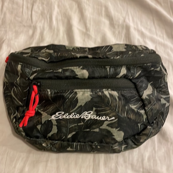 NWT Fanny Pack Stowaway Belt Bag - Picture 7 of 11